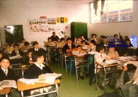 Estudiantes de enseñanza básica en aula